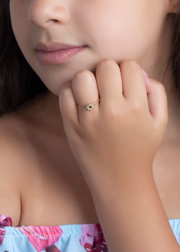 Anel Estrela Zircônias Ouro 18k 750