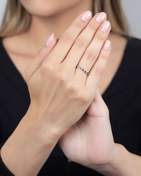 Meia Aliança de Safiras e Diamantes e Ouro 18k 750