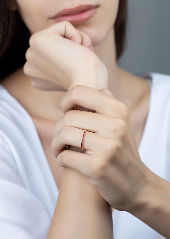 Meia Aliança Ouro 18k 750 com Rubis